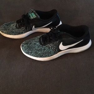 Nike tennis shoes, 7.5